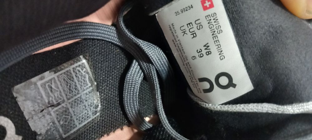 Adidasi on cloud flow