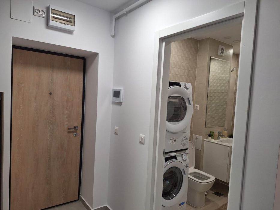 Hils Pallady, studio, parter