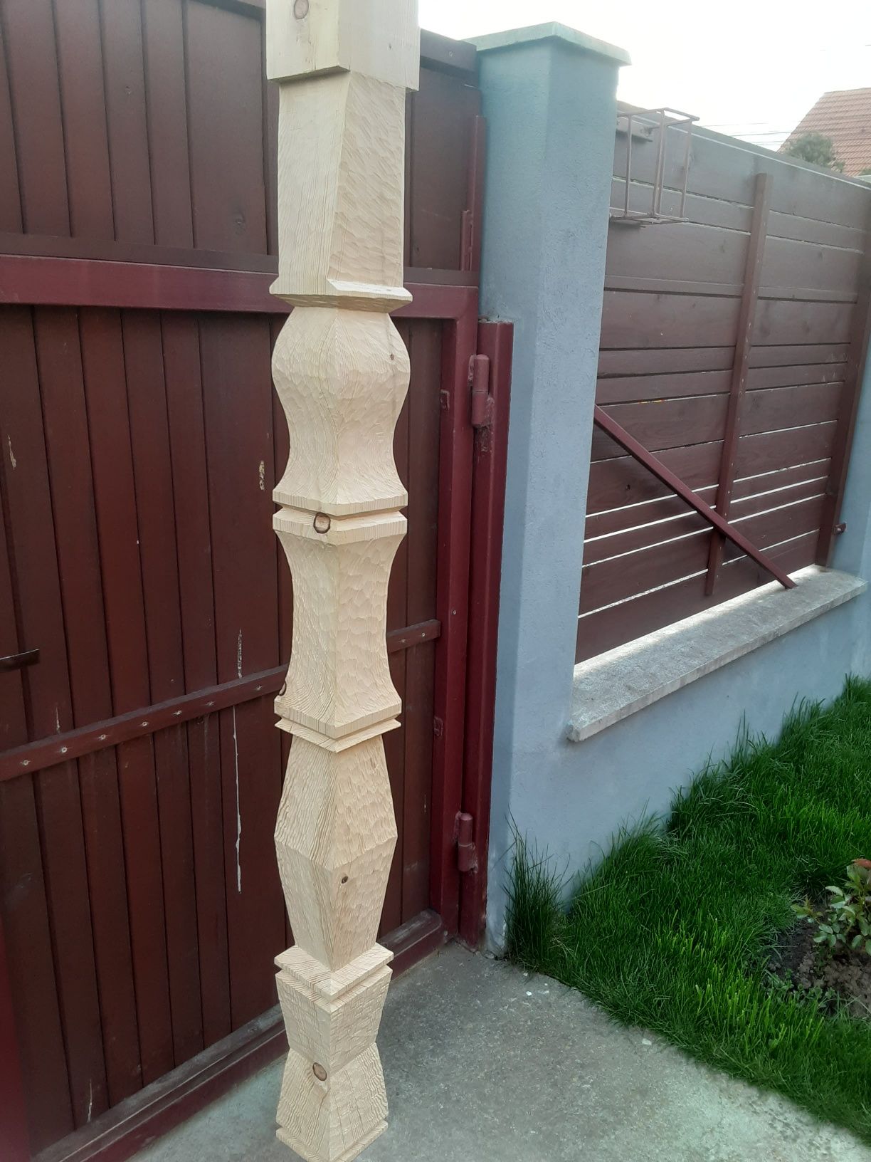 Stalpi sculptati pentru terase și foisoare