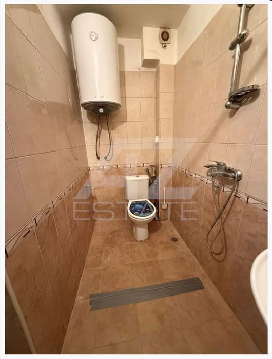 Двустаен апартамент, Ален Мак