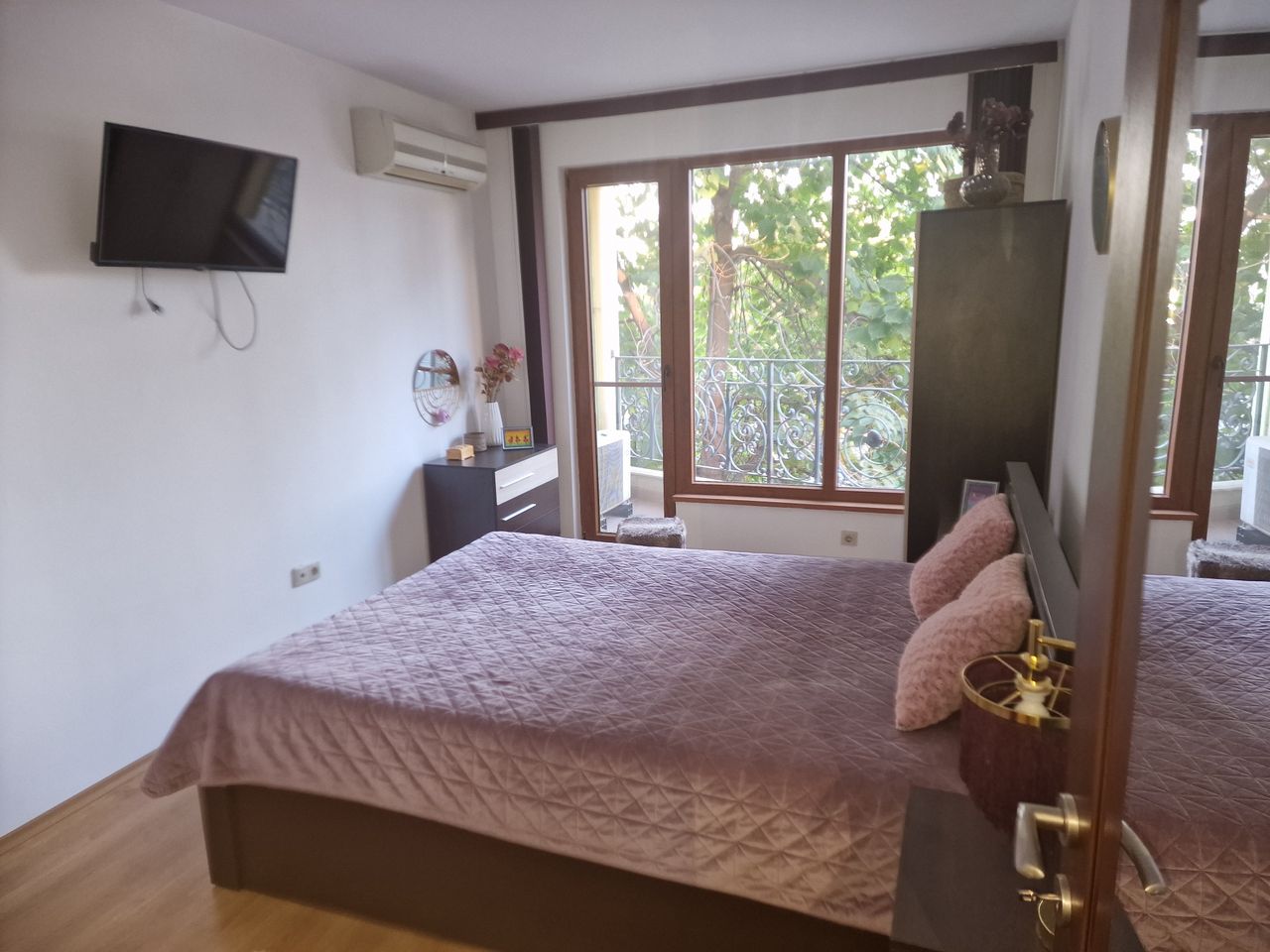 Продава се Тристаен апартамент в Пловдив, Христо Смирненски - 82 кв.м за 1769 €/кв.м - Снимка #12