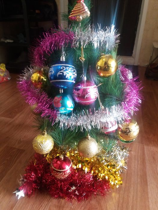 продажа  миниатюрного  искуственной елки