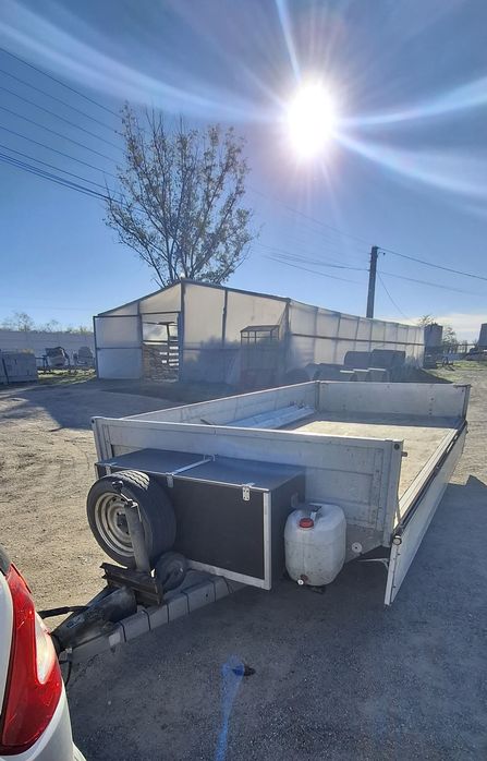 Remorca platforma Eduard 2700 kg an 2017