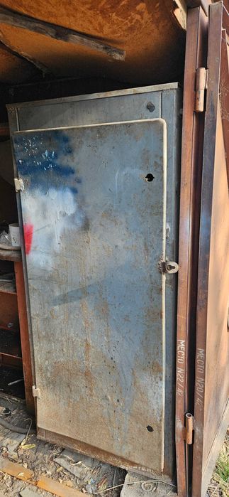 Продам сейф  под запчасти
