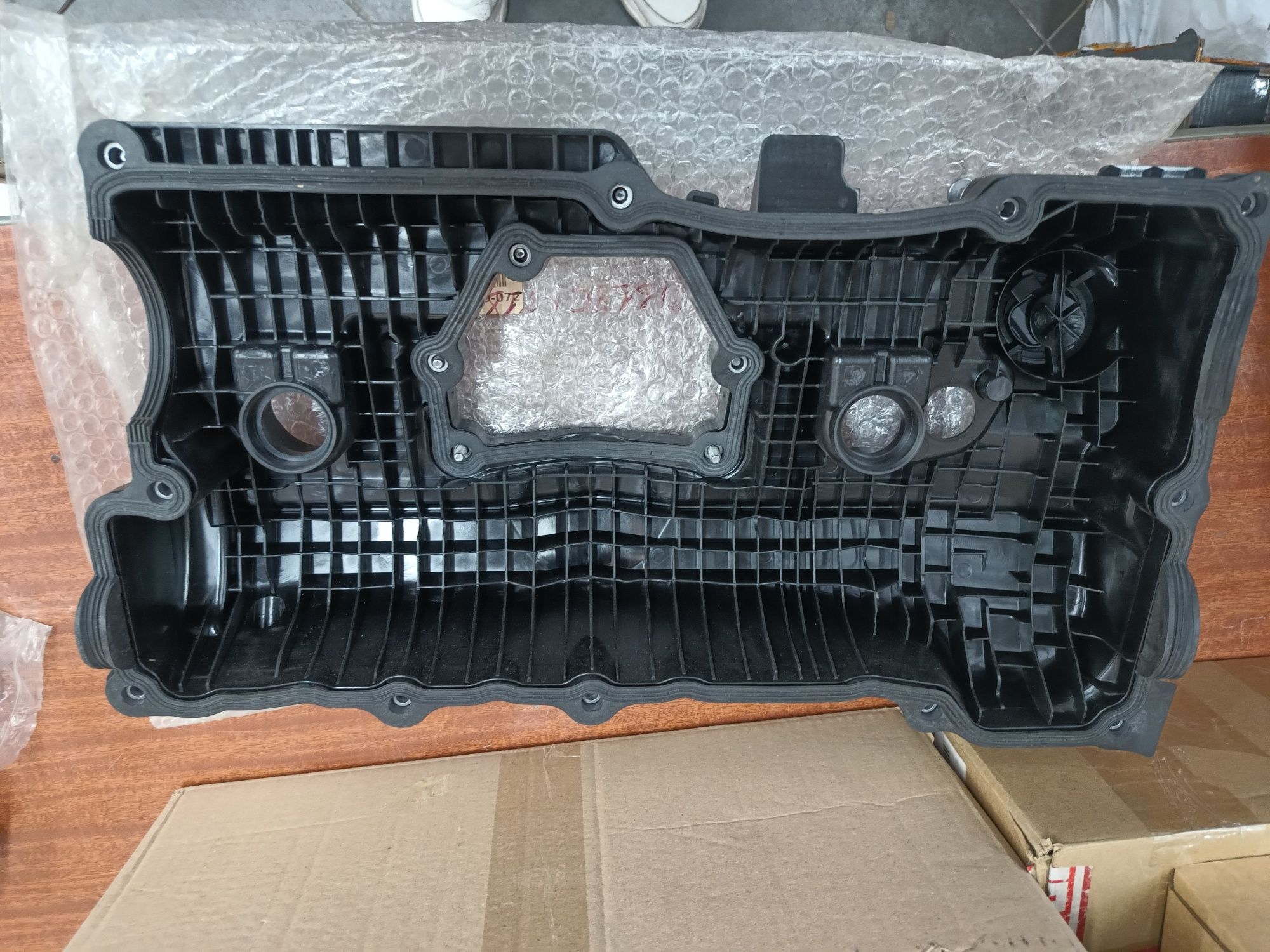 Капак глава за BMW 316i 318i X3 E83 2.0i