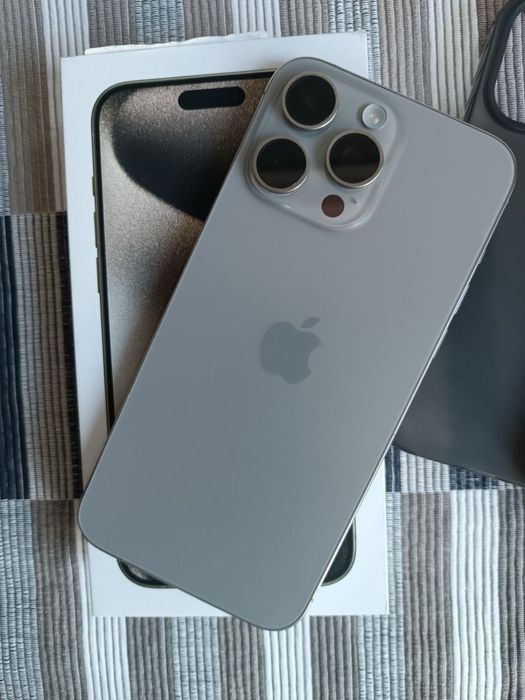 Iphone 15 Pro Max 256GB В гаранция до 03/05/2026г + 4кейса подарък