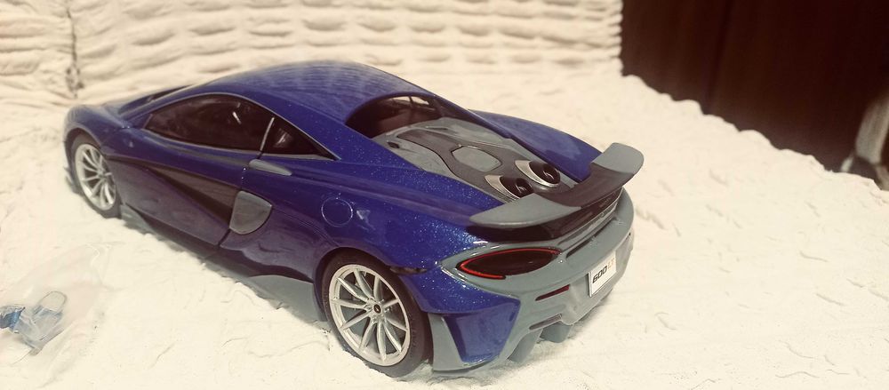 Метални коли McLaren 1:18