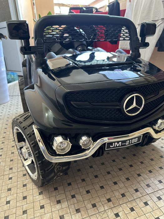 Продается машинка на пультовом управлении Mercedes-benz
