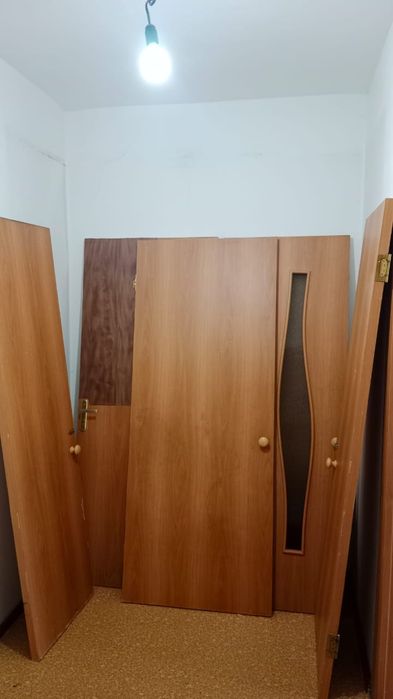 Продам межкомнатные двери и санфаянс