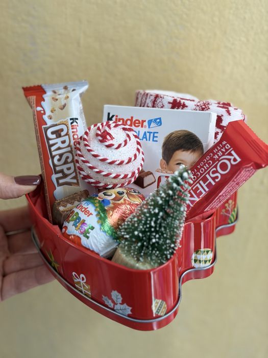 Коледна чаша с лакомства