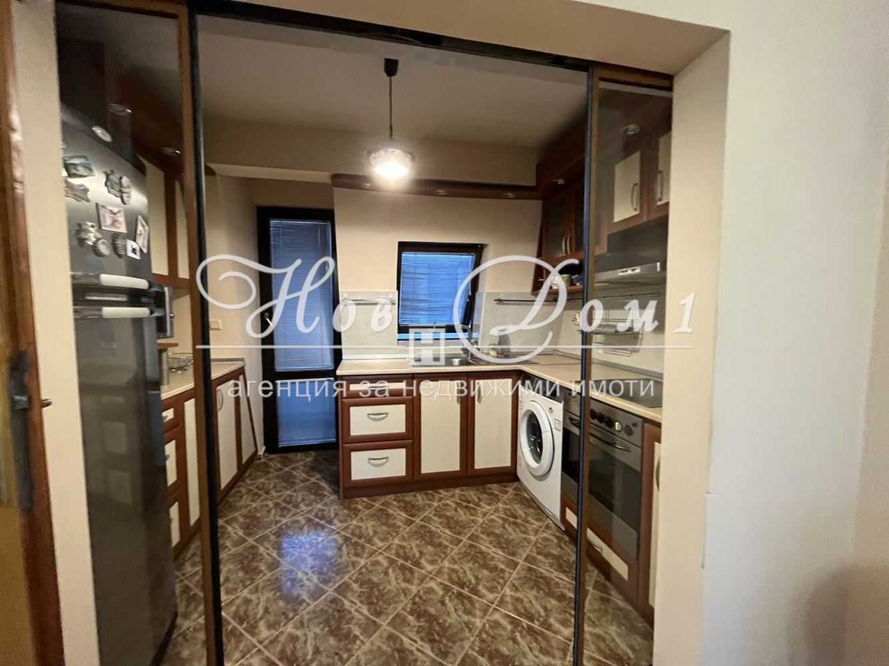 Дава се под наем Двустаен апартамент в Варна, Левски - 60 кв.м за 433.5 € - Снимка #2