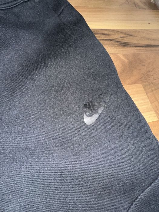 Vand Pantaloni Nike Tech