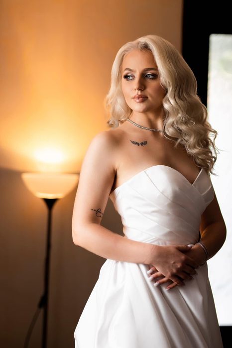 Vând rochii de mireasă!