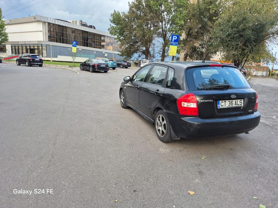 Vând KIA cerato 1.5 d