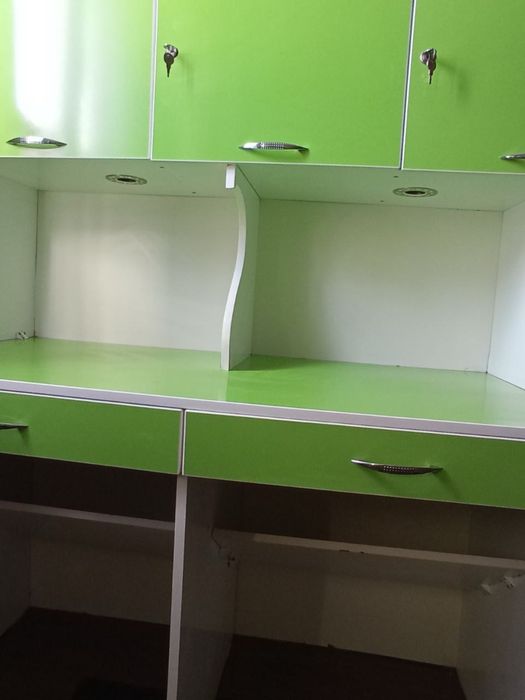 Dars qilish uchun shkaf