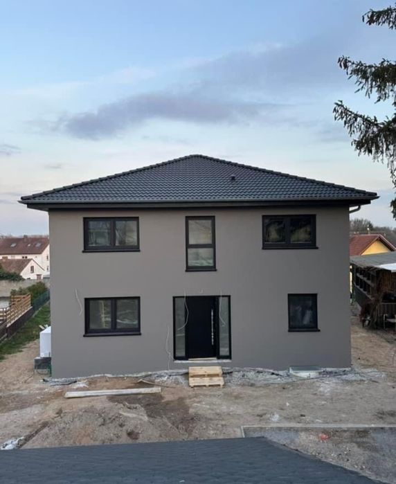 Vând case pe structură metalica accept variante auto