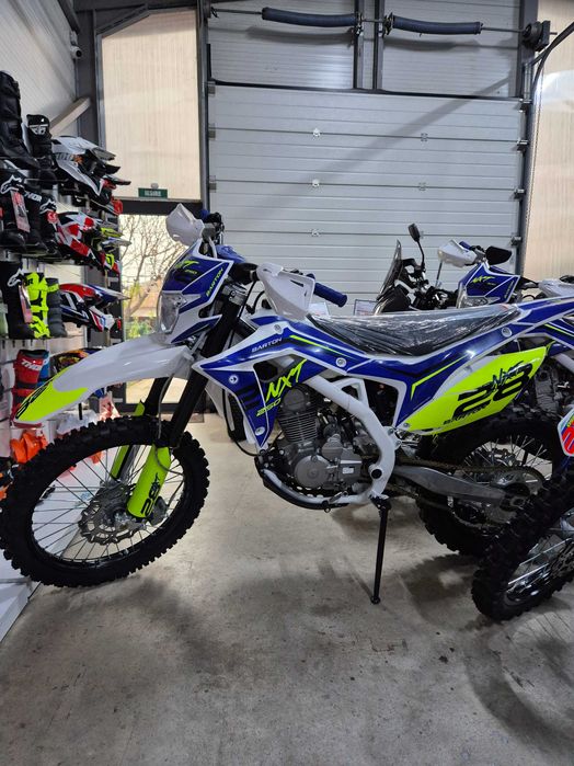 Motocicleta cross enduro offroad Barton NXT250L cc 4T (ROTI 21" - 18")
