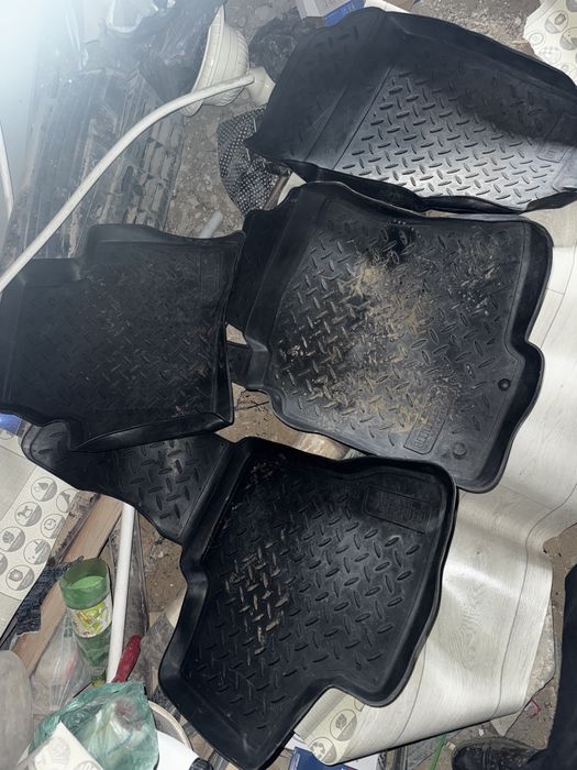 Ниссан х трейл т30-ға комплект полик  сатылады жағдайы жақсы