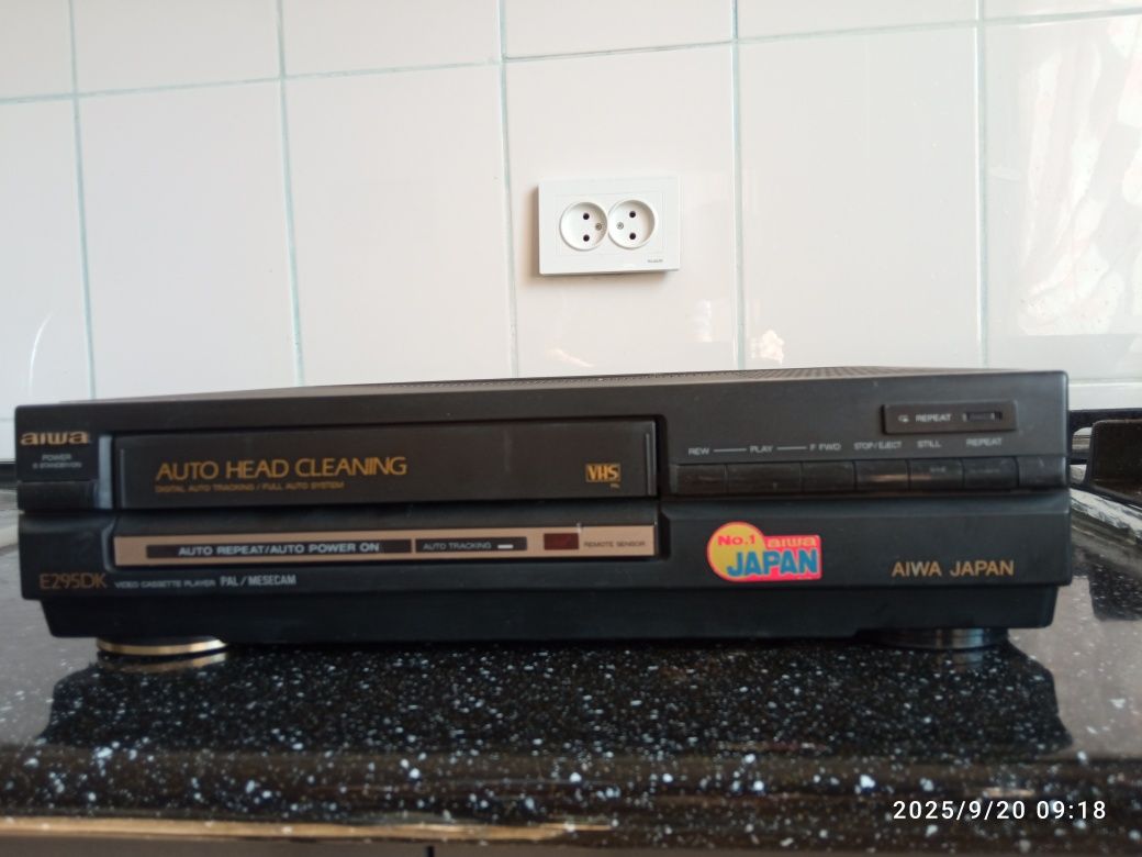 Видеомагнитофон LG и AIWA