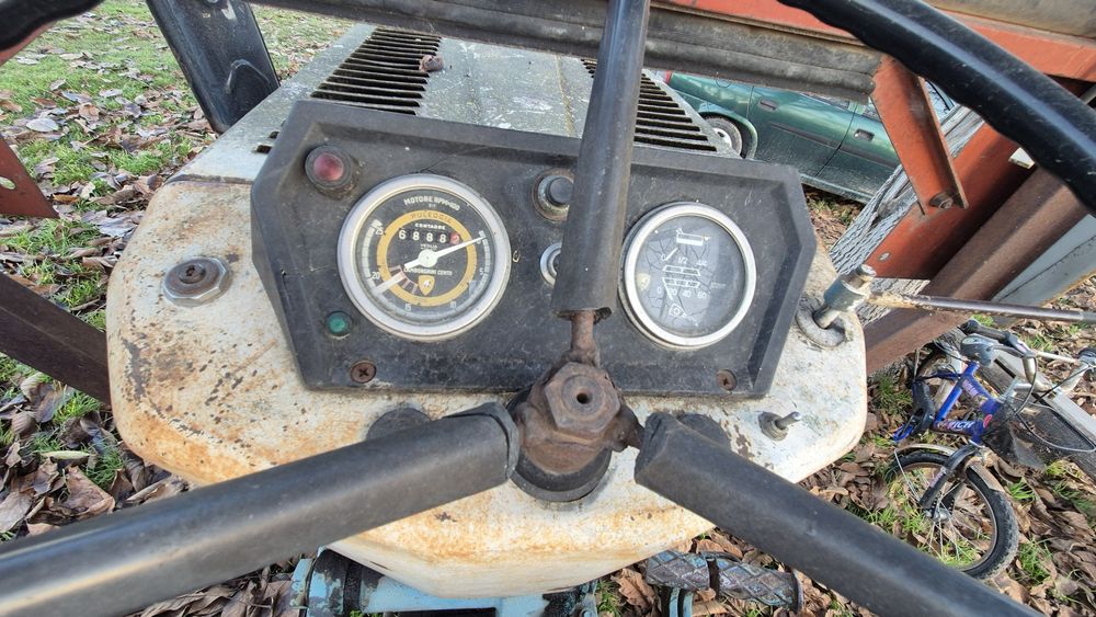 Tractor Lamborghini + remorcă.