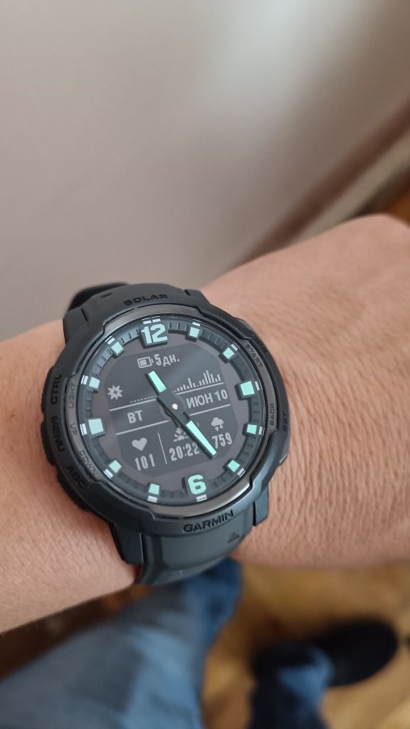 Garmin instinct crossover solar