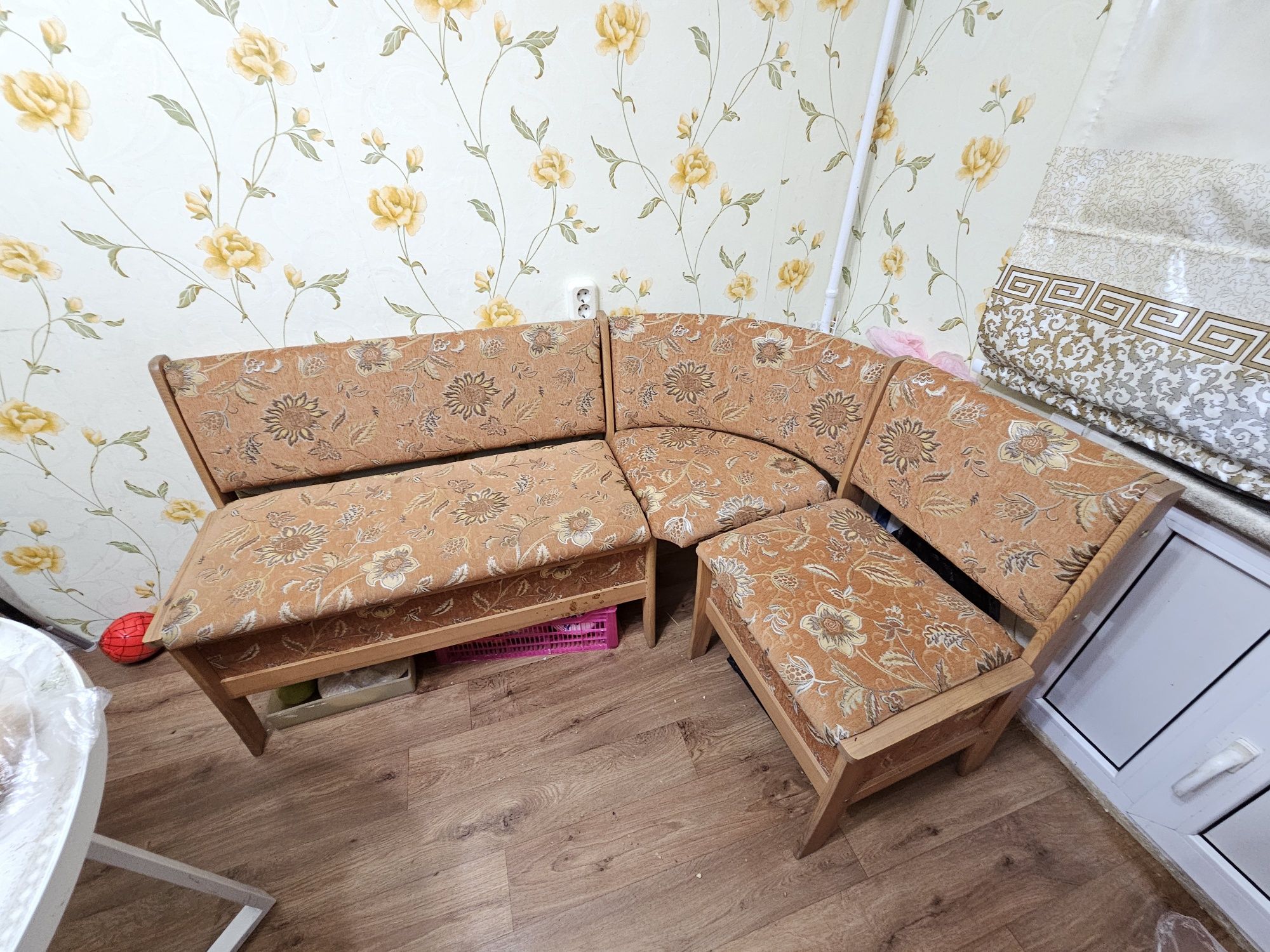 диван на кухню, дерево