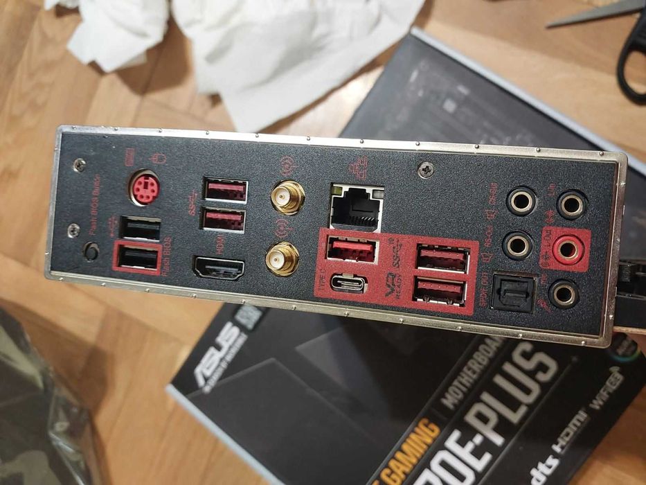 MSI X570 Gaming Pro CARBON Wi-Fi (със забележка)