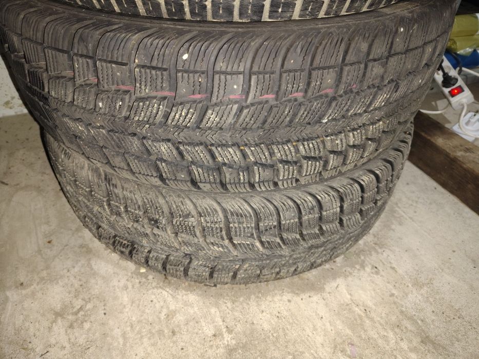 Vând cauciucuri iarna 225 60 R17 Federal Himalaya