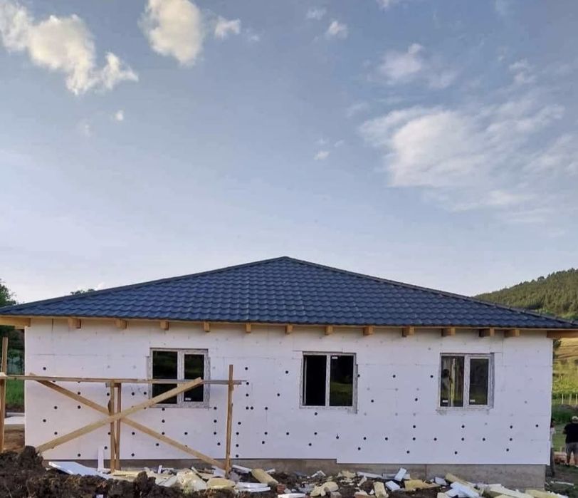 Vand casa pe structura metalica