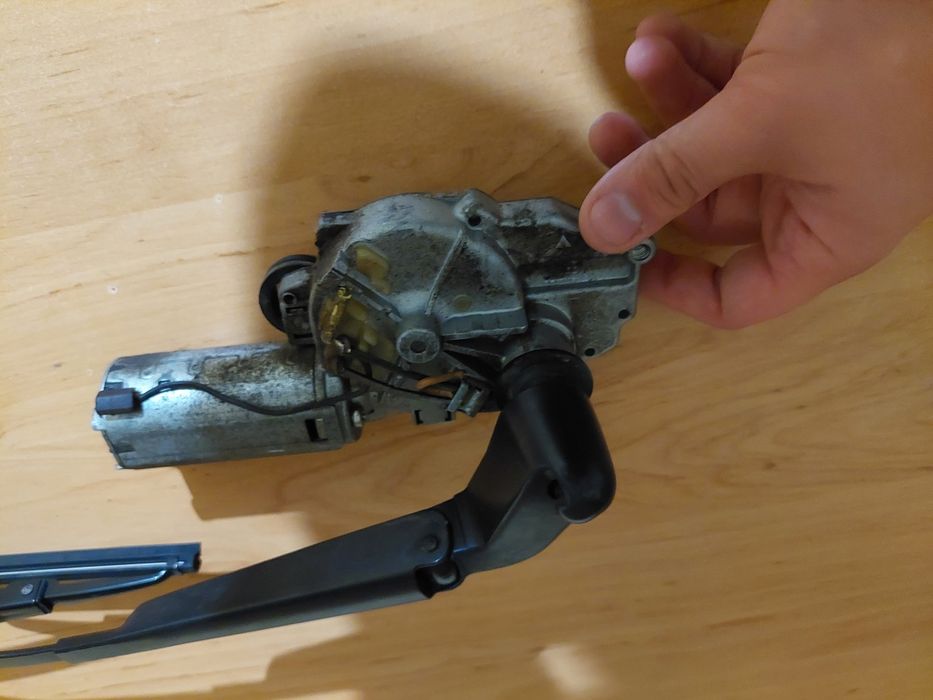 Моторче задна чистачка голф 3