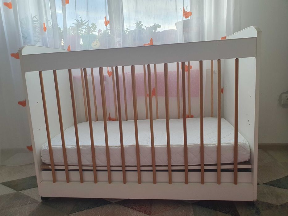 Vând pătuț bebe alb