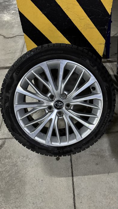 Комлект зимних шин с дисками для тойота камри 70