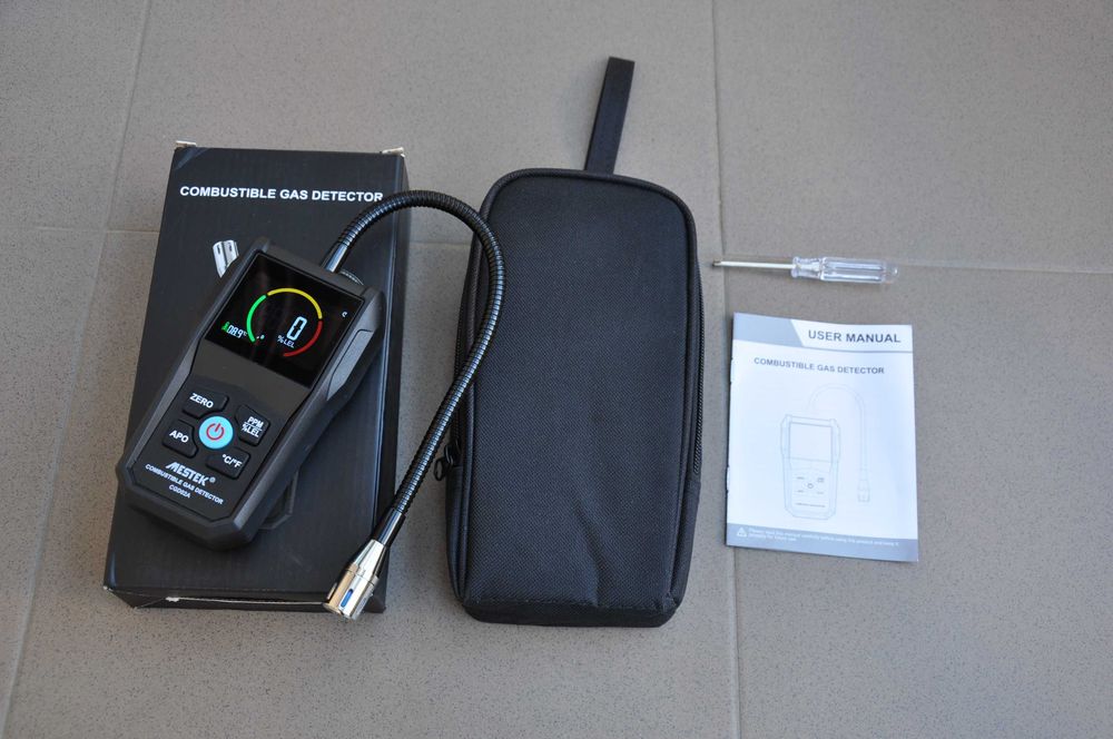 Detector profesional portabil de gaz, cu ecran color, senzor instant