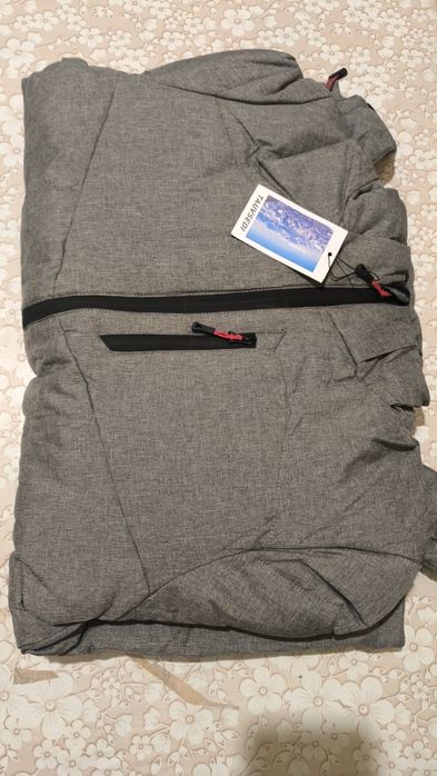 Стилно и леко мъжко зимно яке