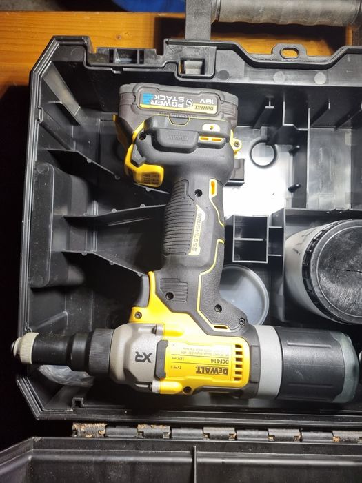 Pistol pop nituri dewalt dcf414 set cu 2 baterii tstak incarcator