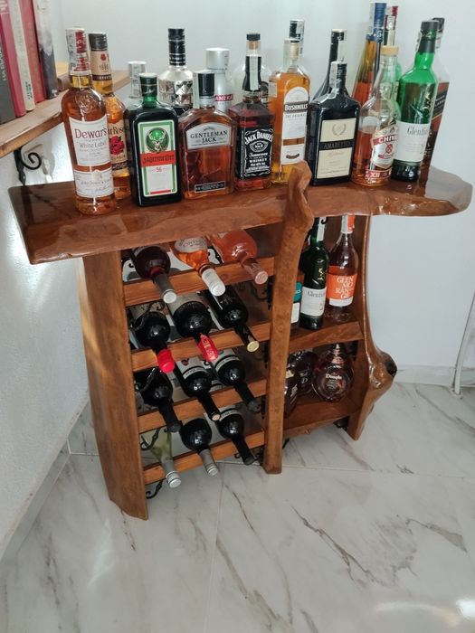 Продавам винарна