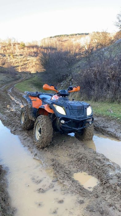Vând atv linhai de 300