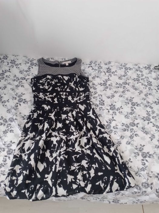 Rochiță eleganta de seara ,  mărimea S , culoare negru cu alb