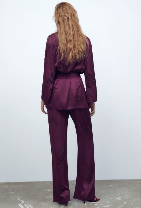 Сатенен костюм Зара в модерен цвят