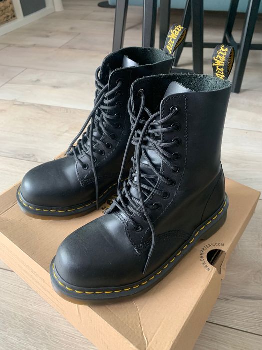 Ghete Dr. Martens pe Negru