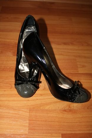 Pantofi negri cu toc, marimea 36