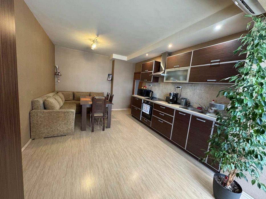 Продава се Тристаен апартамент в Варна, Трошево - 68 кв.м за 2648 €/кв.м - Снимка #3