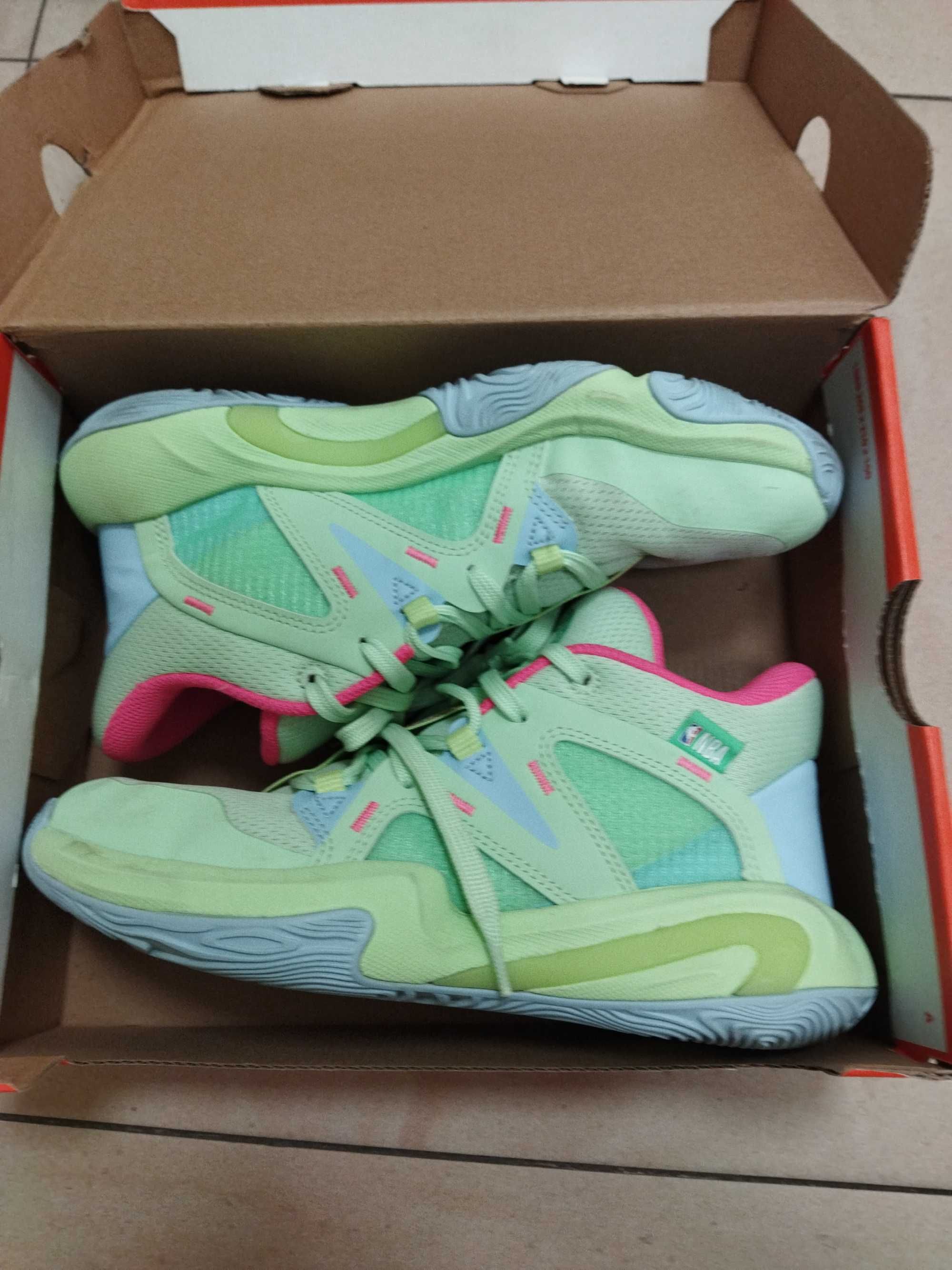 Маратонки Nike номер 37