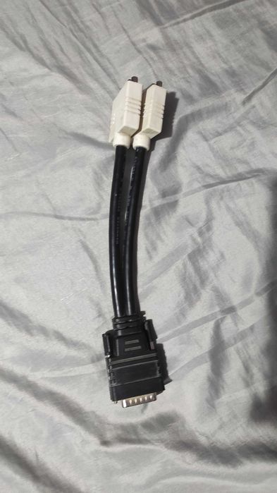 Adaptor DMS-59/ LFH-60 tata → 2× DVI-I Dual Link mama