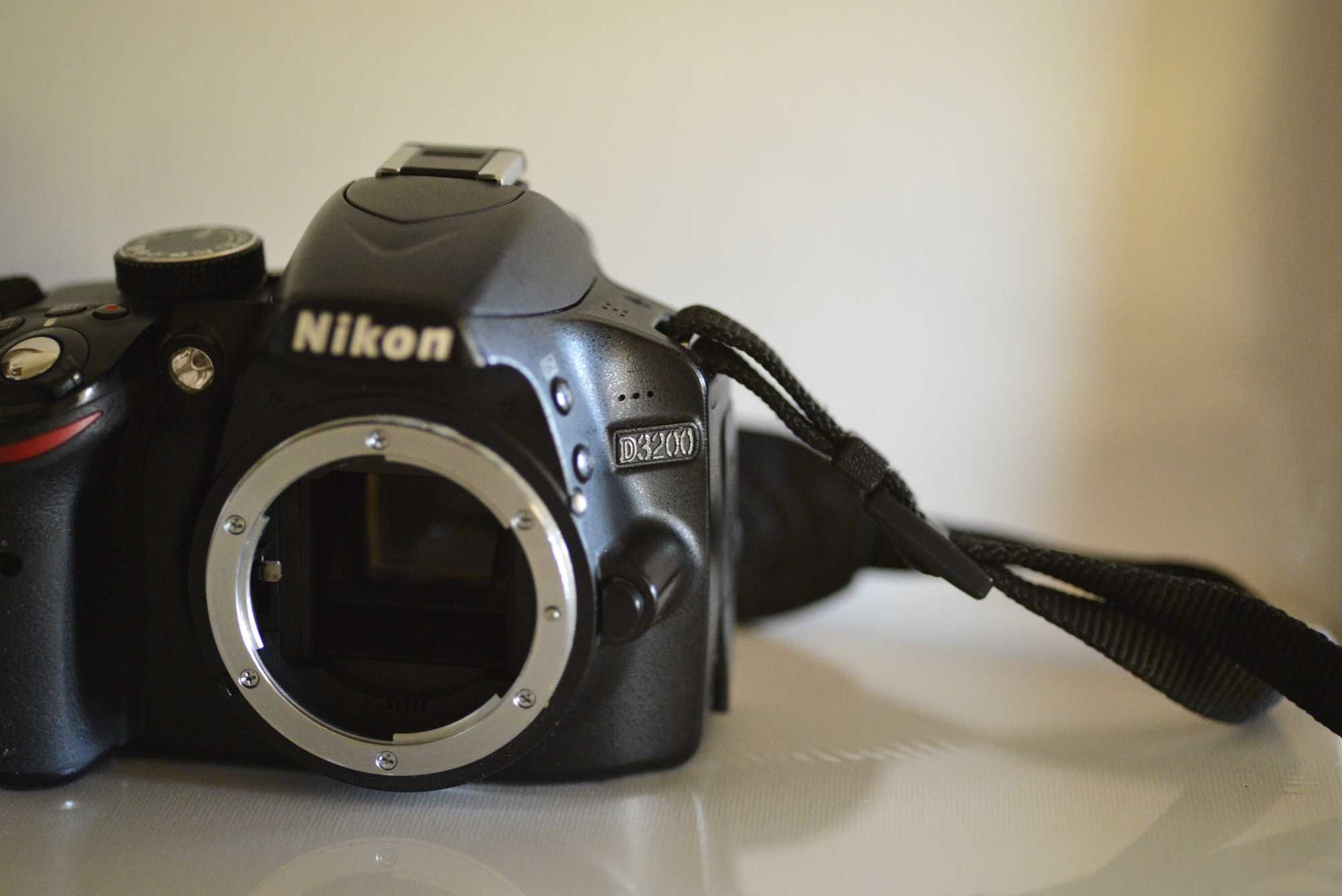 DSLR фотоапарат Nikon D3200 тяло 24MP