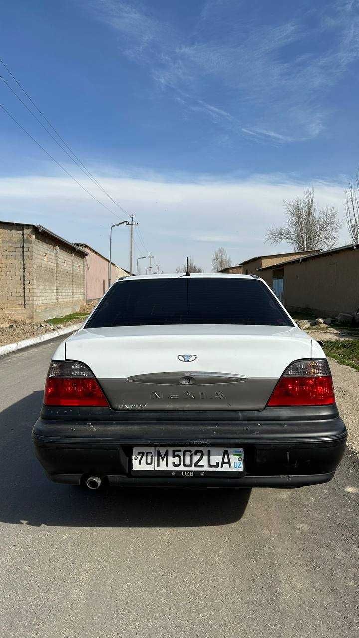 DAEWOO Nexia srochna sotiladi