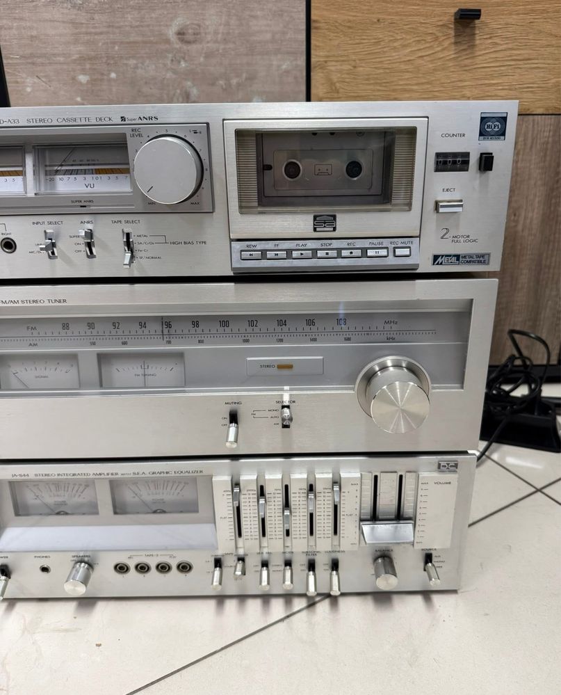 Ретро аудио сет JVC - усилвател JA-S44, тунер JT-V22 и дек JVC KD-10