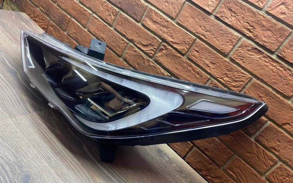 Фара LED передняя левая/правая Accent/Solaris 20-н. В. (Hyundai)