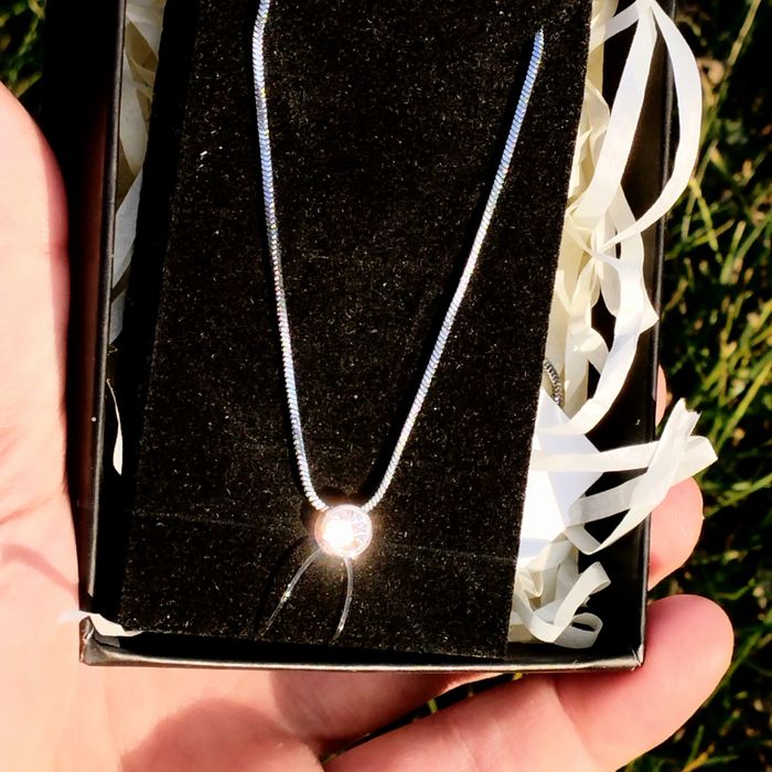 Подвеска с бриллиантом