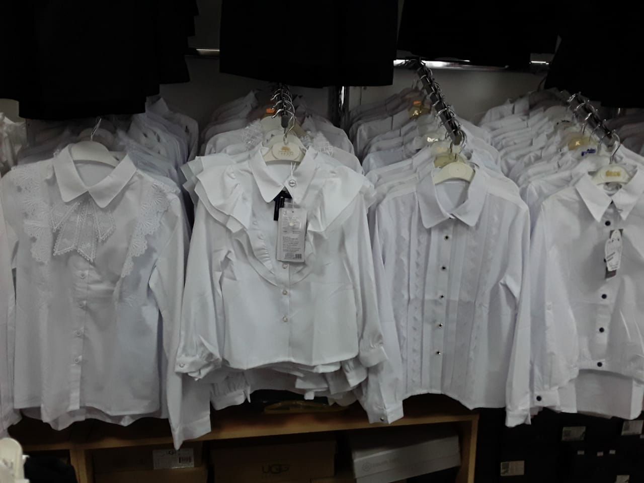 Большой выбор блузок для школы и на праздник